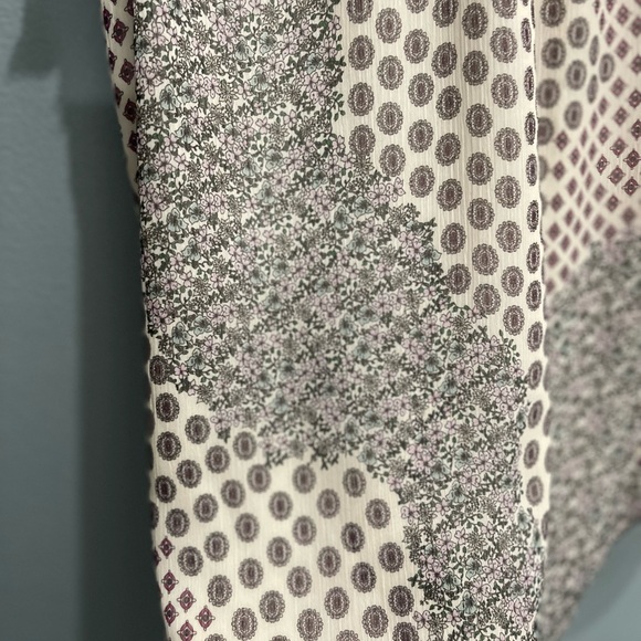 Floral ruffle split neck blouse, size M - Picture 5 of 12